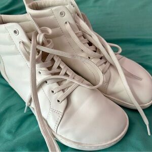 White High-Top Women's Sneakers - Clean Casual Style